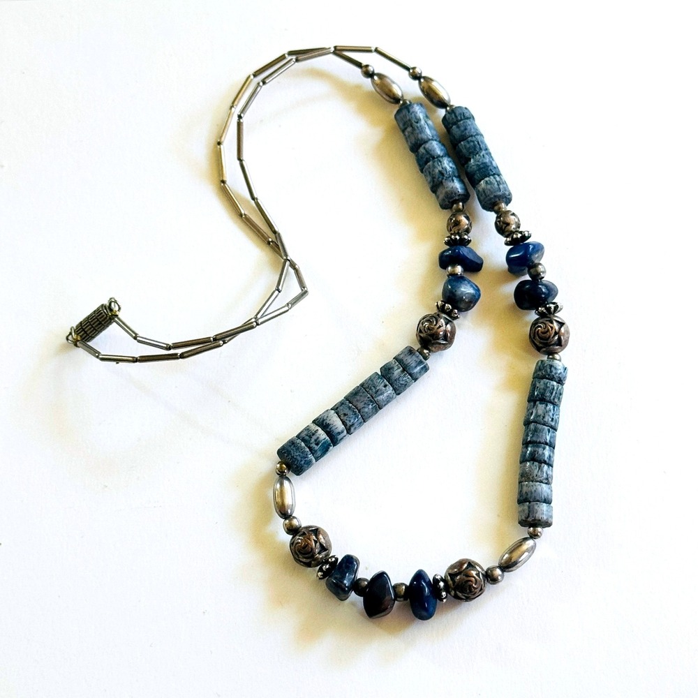 Vtg Native American Necklace Blue sponge coral lapis stone beads liquid silver